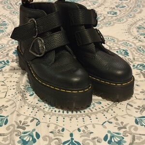 Dr Martens DEVON HEART PLATFORM Boots Rare Find Soft Rich Leather Comfortable